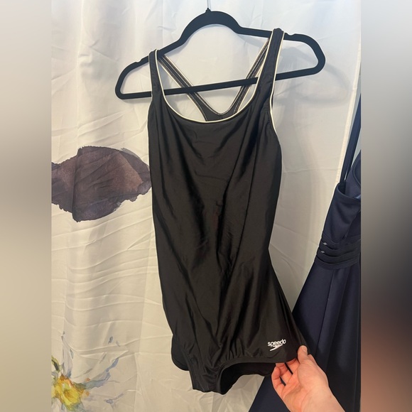 Speedo size 16 one piece swimsuit - Picture 1 of 3